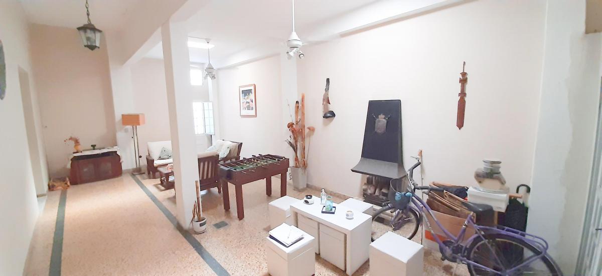   CASA DE 6 AMB CON COCHERA JARDIN AL FRENTE DOS TERRAZAS GRANDES APTO CREDITO