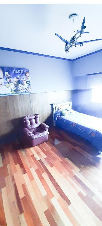 Hermoso Chalet de 6 Amb Amplios en 2 Plantas con Cochera y Amplio Patio. 4