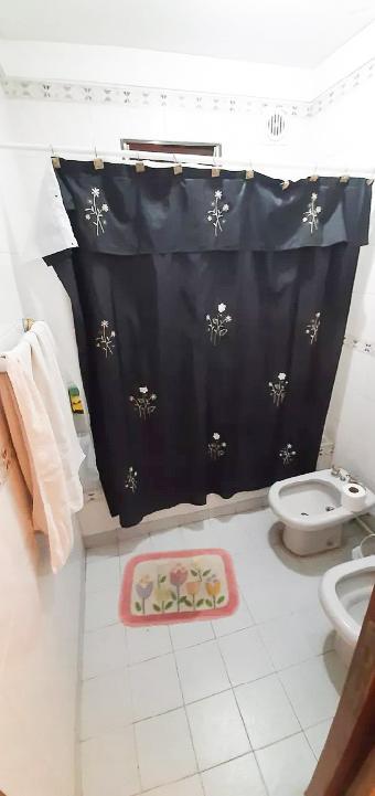 Hermoso Chalet de 6 Amb Amplios en 2 Plantas con Cochera y Amplio Patio. 1