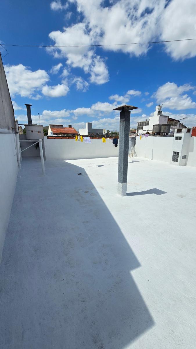 Chalet Clasico de 3 Amb con Cochera Terraza y Amplio Jardin. Lanus Oeste 3