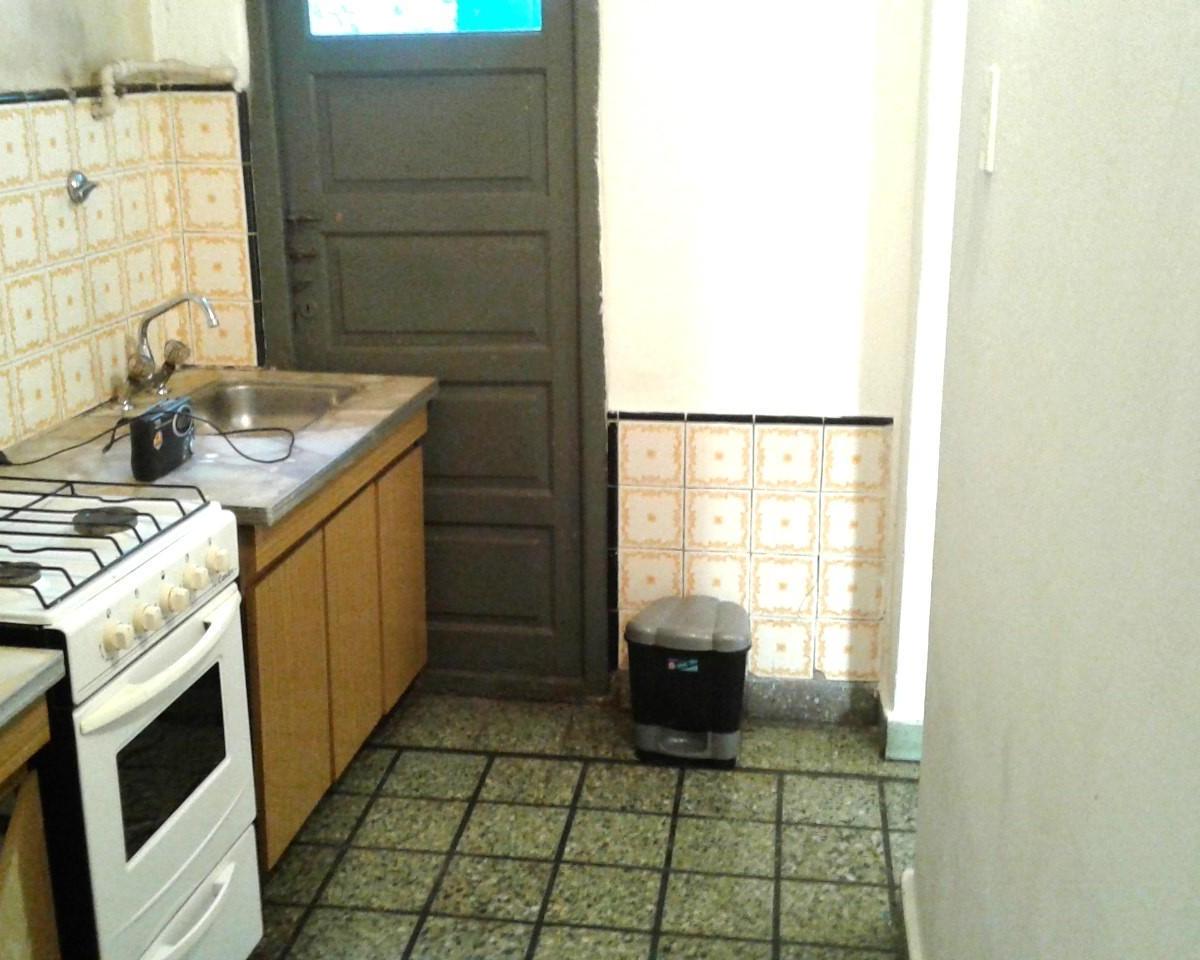 Venta de Galpon Estilo Comercial en Esquina y Casa de 3 Amb con Patio y Terraza 3
