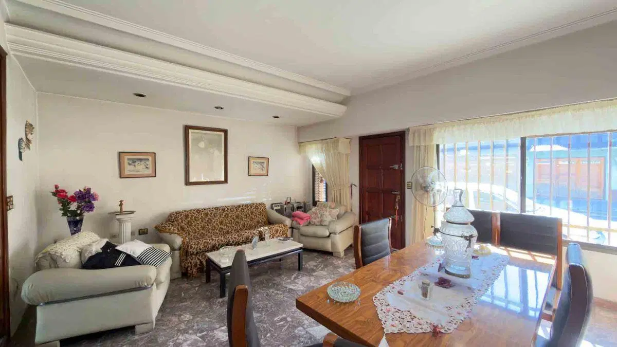 HERMOSO CHALET DE 5 AMBIENTES CON JARDÍN, QUINCHO Y COCHERA 2