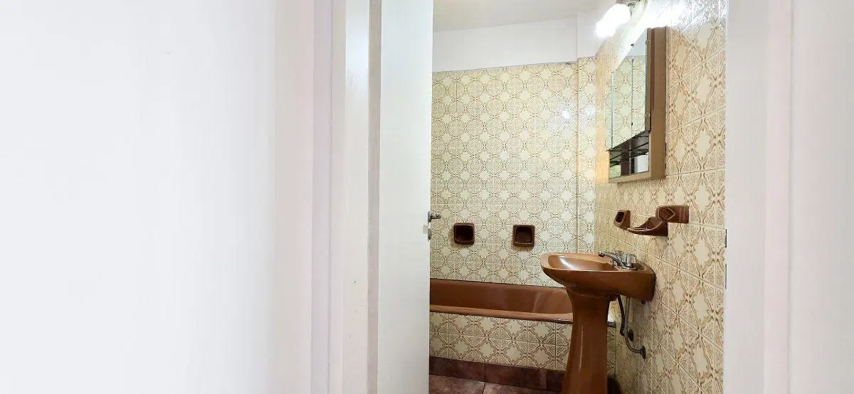 EXCELENTE DEPARTAMENTO DE 2 AMBIENTES AMPLIO, LUMINOSO Y LISTO PARA MUDARSE EN VALENTÍN ALSINA 2