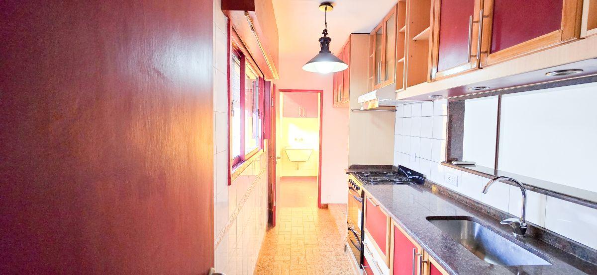 Foto de EXCELENTE DEPARTAMENTO DE 2 AMBIENTES AMPLIO, LUMINOSO Y LISTO PARA, imagen 1