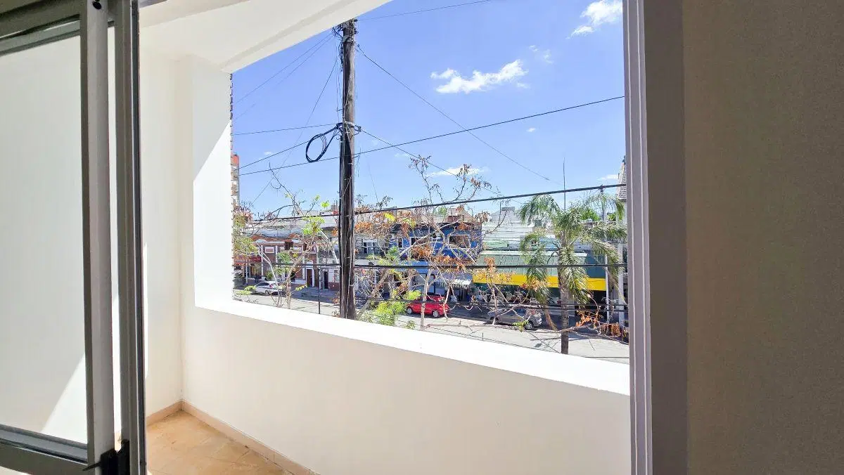 ALQUILER DE DEPARTAMENTO 3 AMBIENTES CON BALCÓN AL FRENTE Y GRAN TERRAZA EN AVELLANEDA 3