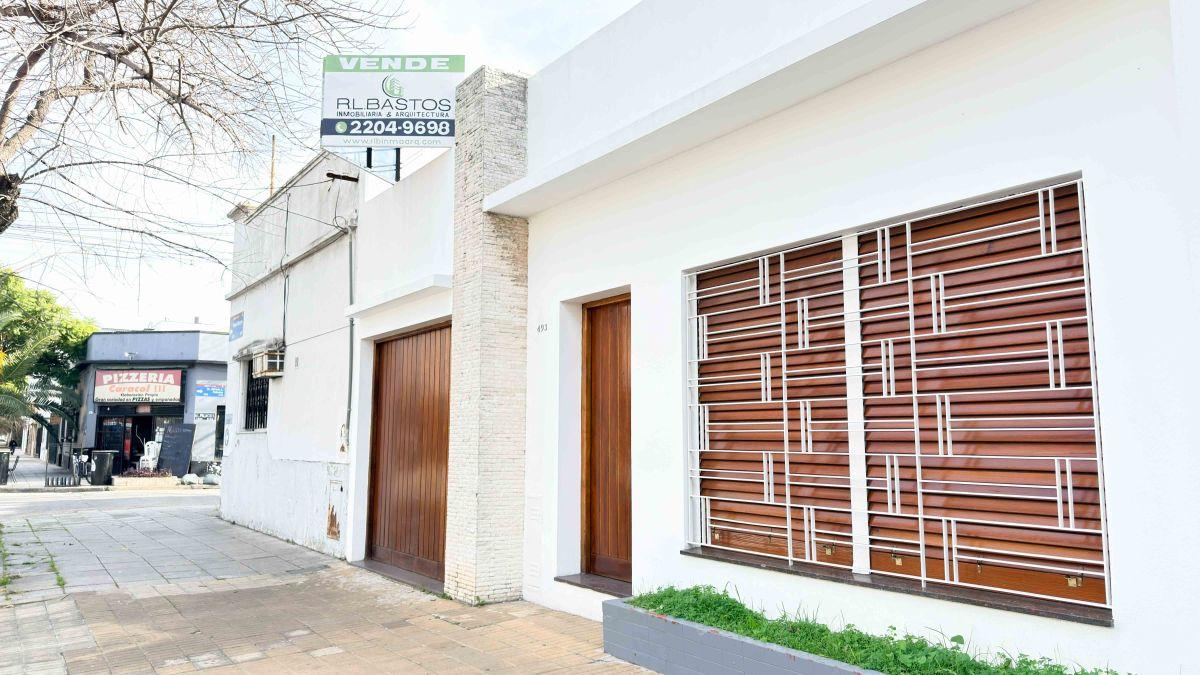 Casa en lote propio de 3 ambientes con cochera, patio y gran terraza en Valentín Alsina