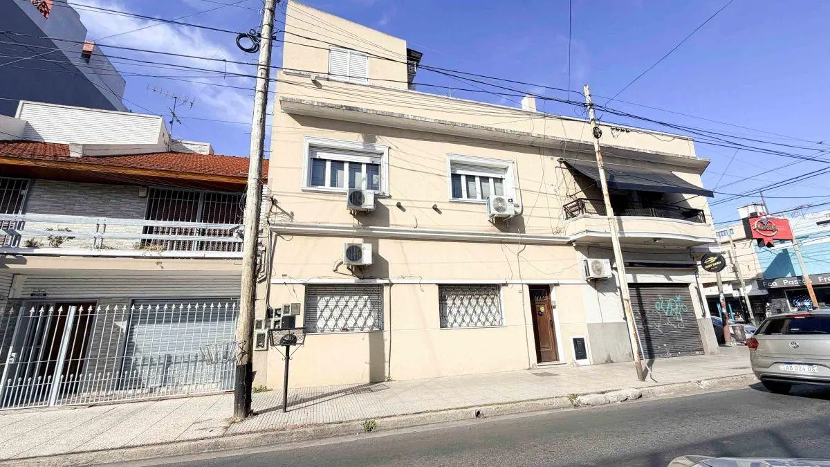 Departamento de 3 Ambientes con Doble Balcón, Gran Terraza Propia y Sin Expensas. Apto Crédito. 1