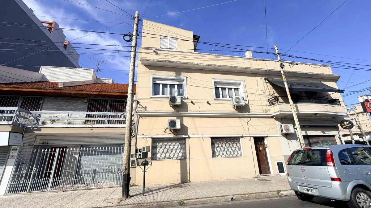 Departamento de 3 Ambientes con Doble Balcón, Gran Terraza Propia y Sin Expensas. Apto Crédito. 3