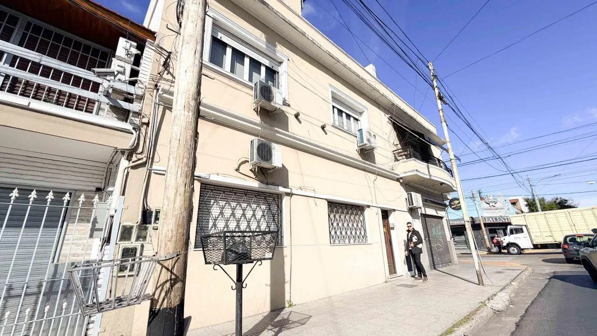 Departamento de 3 Ambientes con Doble Balcón, Gran Terraza Propia y Sin Expensas. Apto Crédito. 5