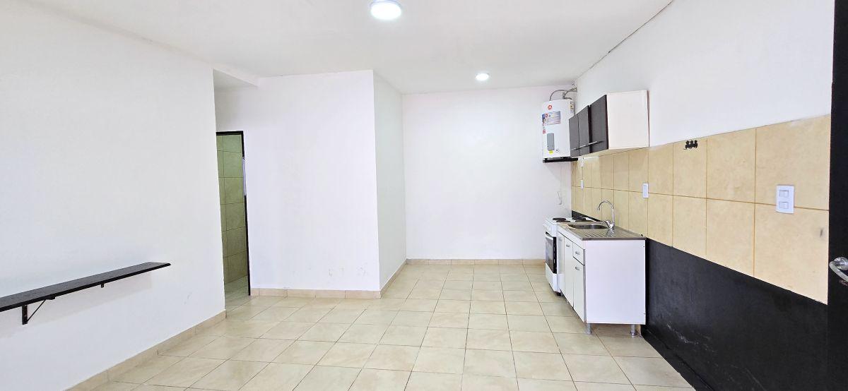 Foto de PH 3 AMBIENTES EN ALQUILER CON PATIO – VALENTÍN ALSINA, imagen 1