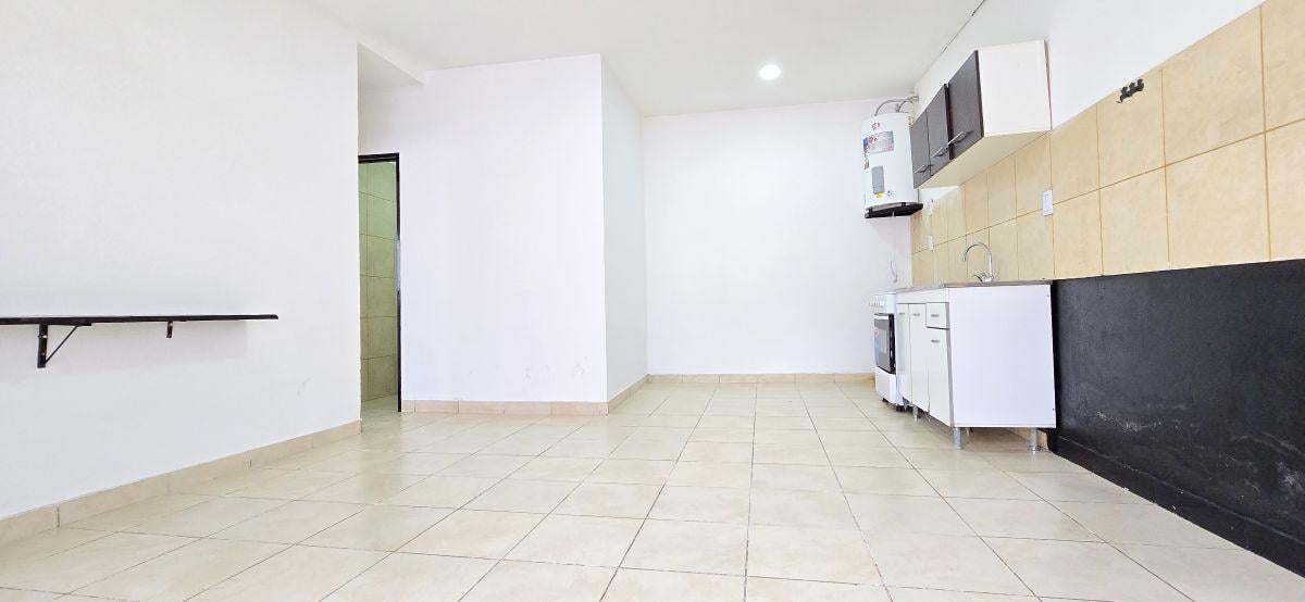 Foto de PH 3 AMBIENTES EN ALQUILER CON PATIO – VALENTÍN ALSINA, imagen 3