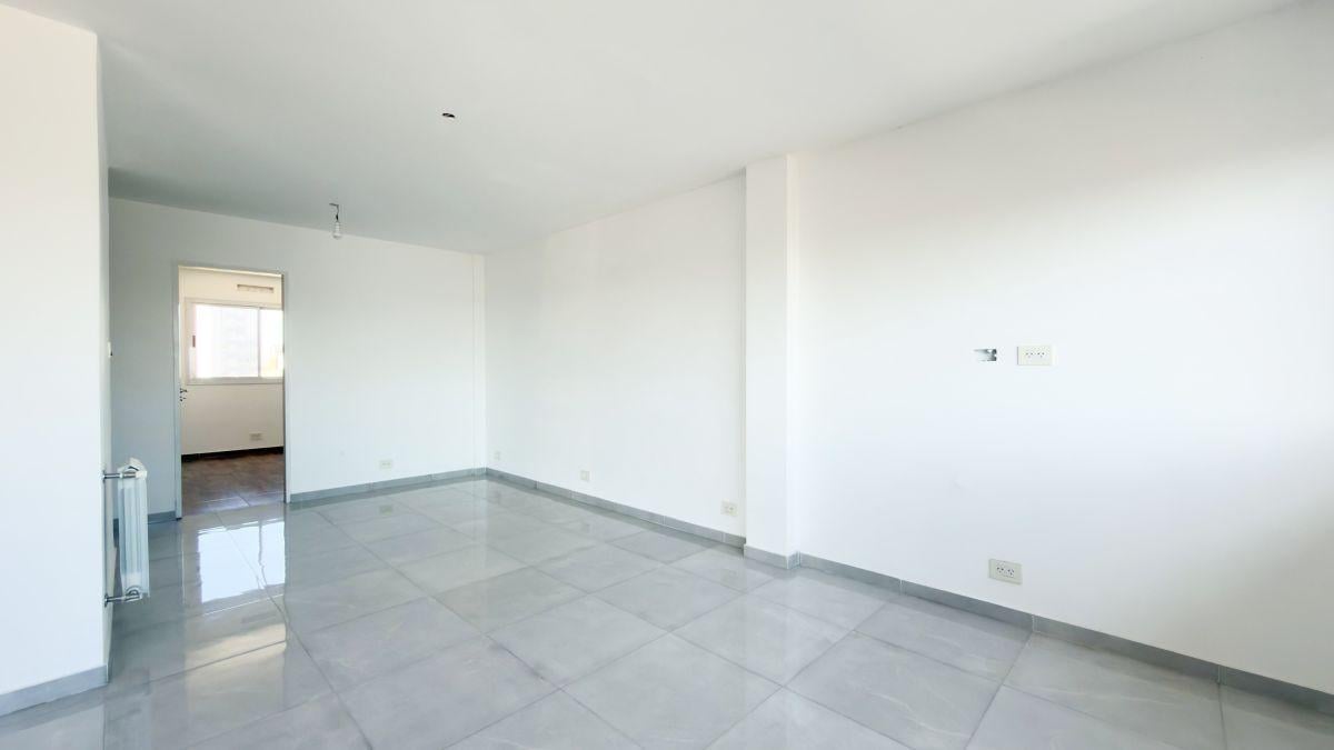 Foto de PISO COMPLETO A ESTRENAR CON GRAN BALCÓN” VALENTIN ALSINA, imagen 2