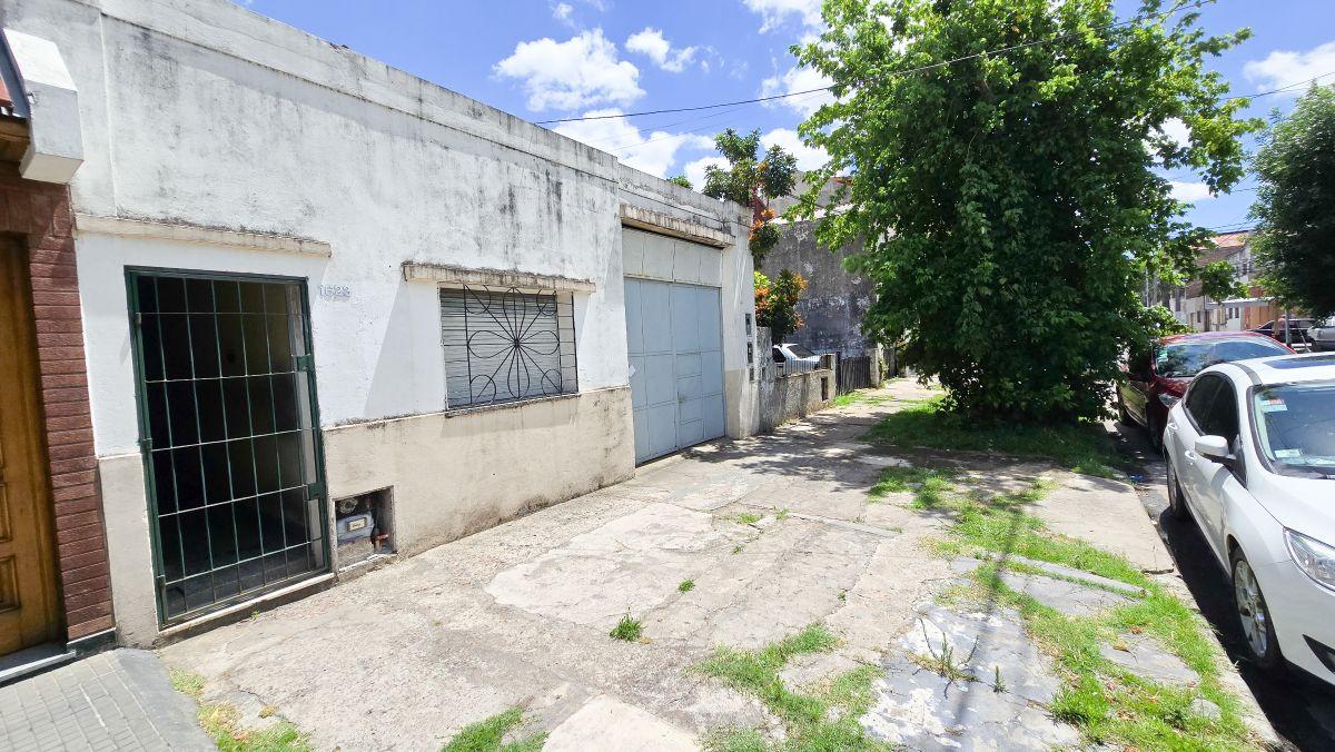 Foto de VENTA DE PROPIEDAD A RECICLAR O DEMOLER EXCELENTE LOTE IDEAL INVERSOR!, imagen 1