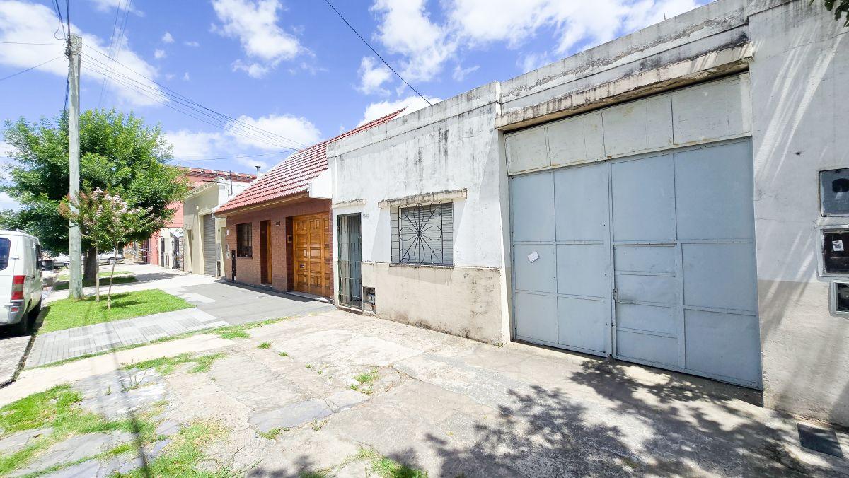Foto de VENTA DE PROPIEDAD A RECICLAR O DEMOLER EXCELENTE LOTE IDEAL INVERSOR!, imagen 2