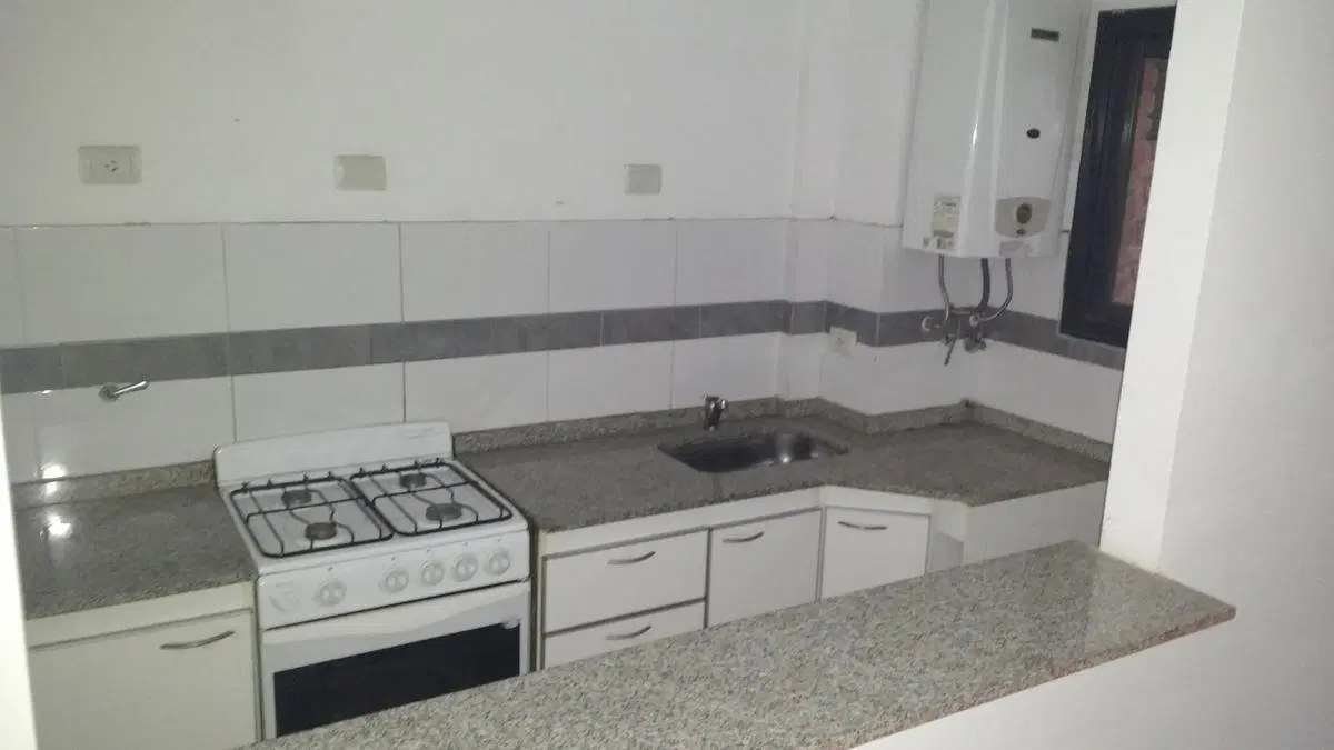 B° CENTRO - AMPLIO DEPTO PLANTA BAJA CON 2 PATIOS !! 4