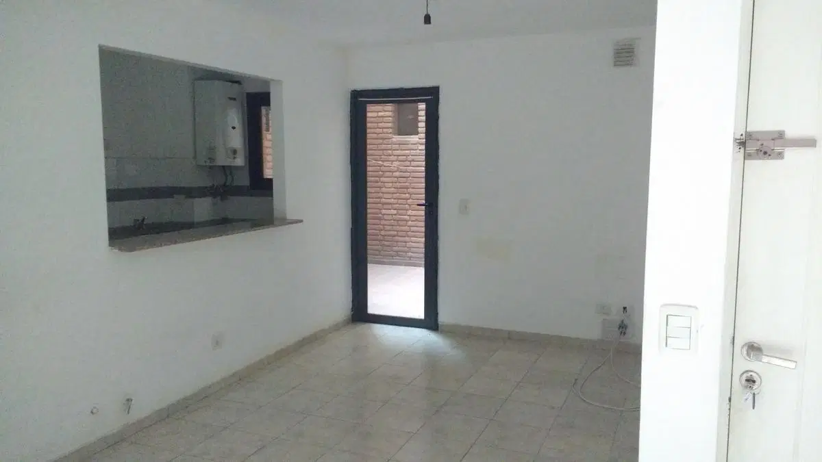 B° CENTRO - AMPLIO DEPTO PLANTA BAJA CON 2 PATIOS !! 3