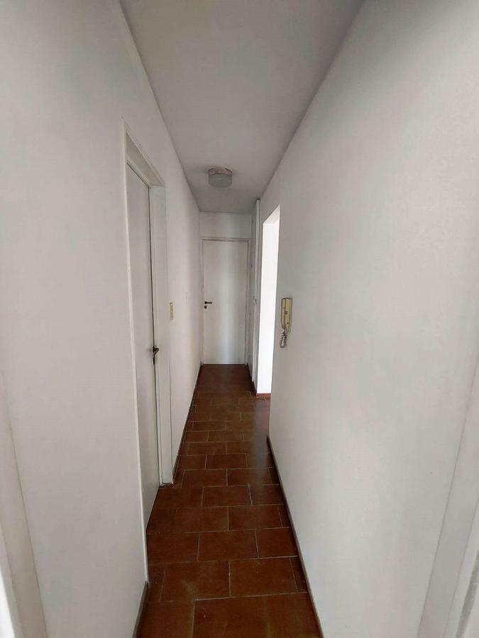 Foto de CENTRO: DEPTO. DE DOS DORMITORIOS C/ 2 BALCONES Y COCHERA PROPIA!!, imagen 5