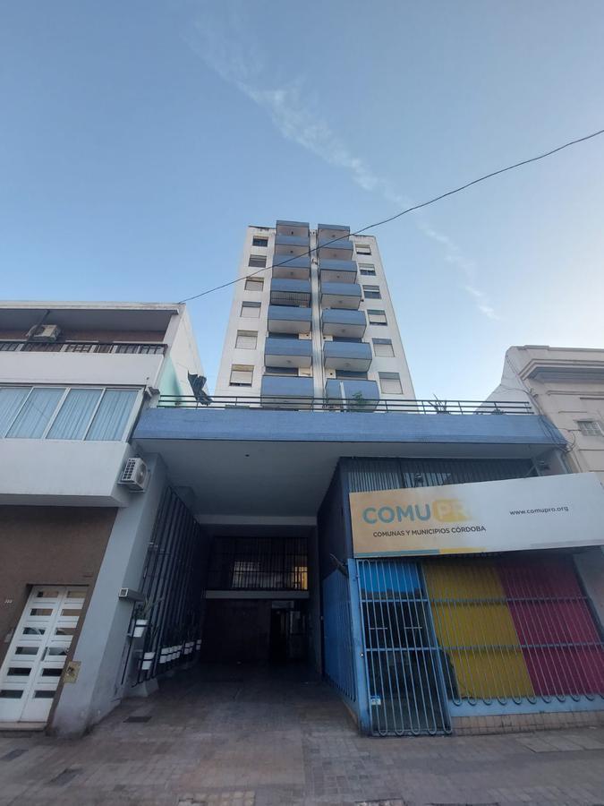 Foto de CENTRO: DEPTO. DE DOS DORMITORIOS C/ 2 BALCONES Y COCHERA PROPIA!!, imagen 1