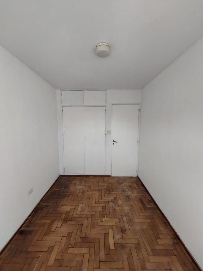 Foto de CENTRO: DEPTO. DE DOS DORMITORIOS C/ 2 BALCONES Y COCHERA PROPIA!!, imagen 4