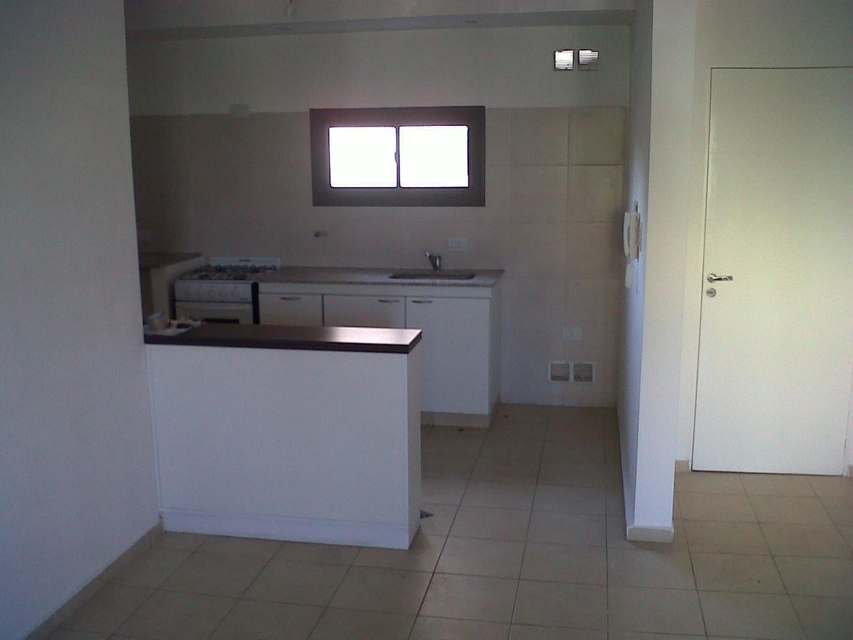 Foto de B° PUEYRREDON - DEPTO. UN DORMITORIO - C/ BALCON - MTS DE PLAZA ALEM, imagen 3