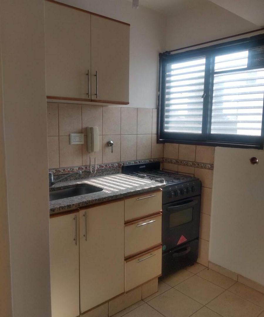Foto de Bº Alberdi: Excelente Departamento de 1 Dormitorio sobre Av. Principal, imagen 4