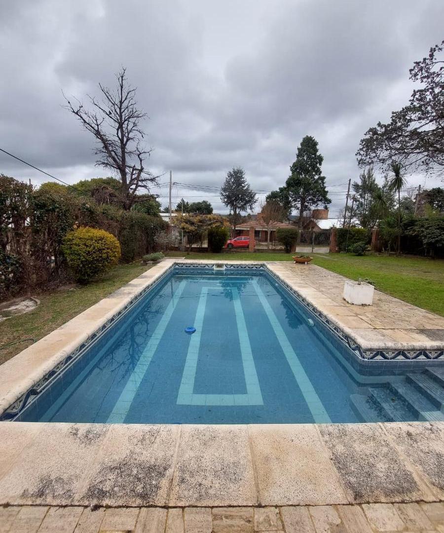 Foto de Exclusiva Casa en Villa Carlos Paz de 4 Dor. C/ Cochera y Pileta !, imagen 2