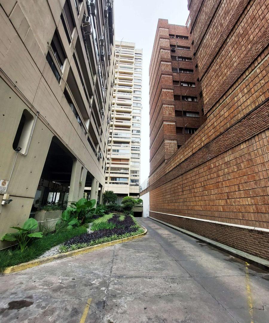 Foto de Hermoso y Gran Depto de 3 Dor y Escritorio con cochera en complejo, imagen 2