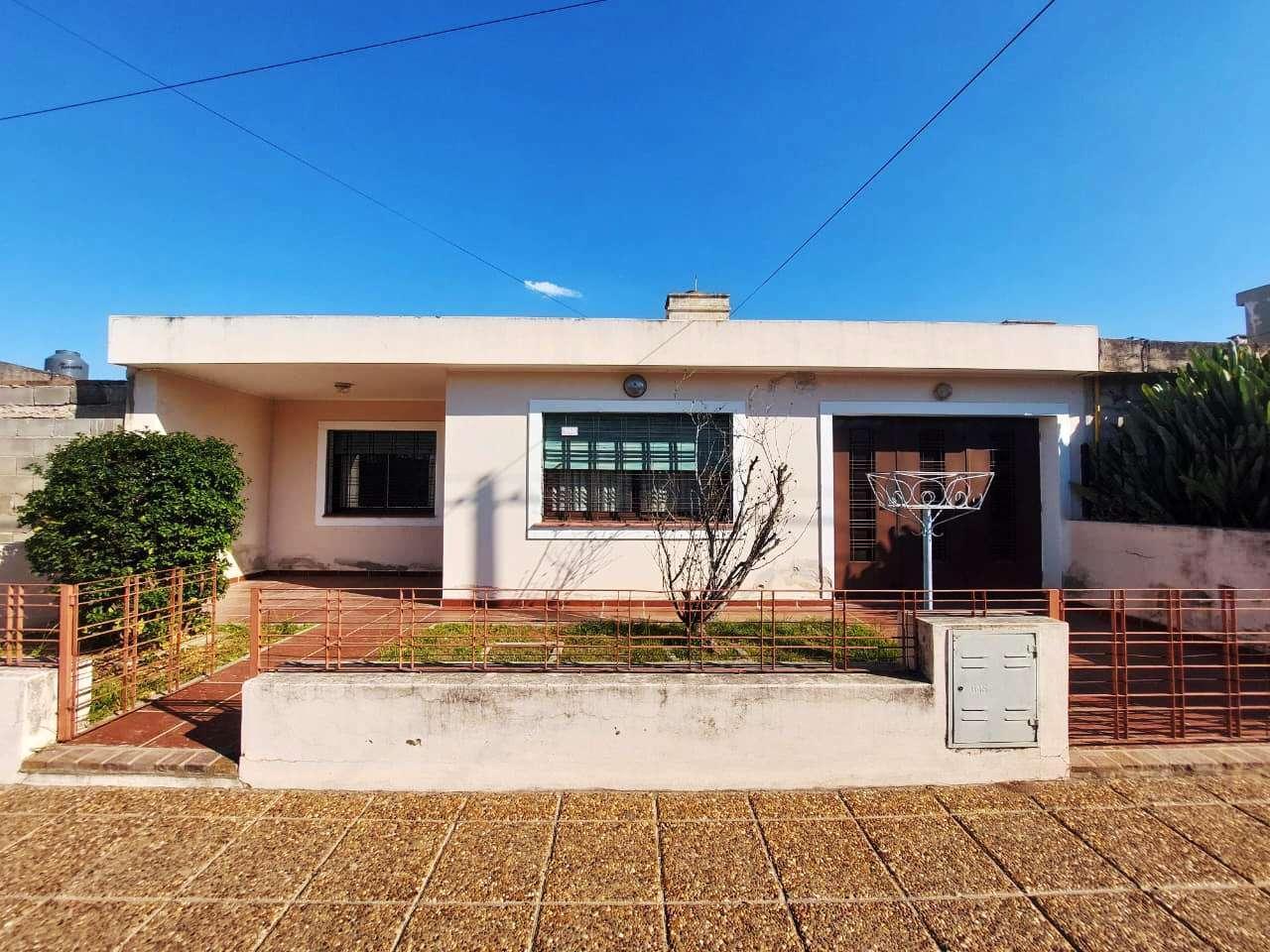 Foto de Venta Bº Los Gigantes: Hermosa casa de 3 Dor. C/Cochera - Apta Crédito !, imagen 2