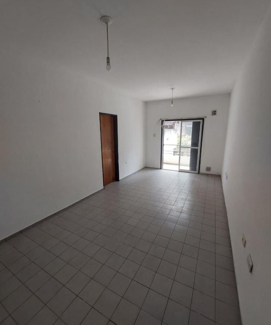 Foto de B° Guemes: Comodo Depto. de 1 Dor. C/Balcon a Mts de Nva Cba !!, imagen 3