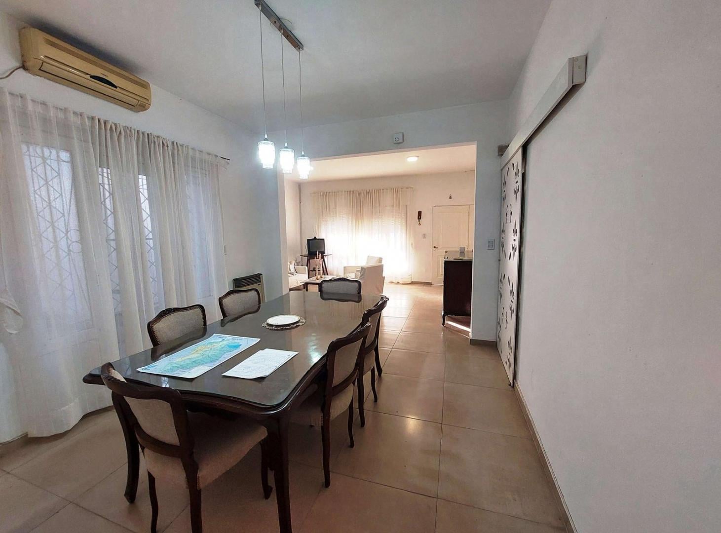 Foto de Hermosa Casa de 2 Dor. C/Cochera doble, Pileta y Asador en Villa, imagen 4