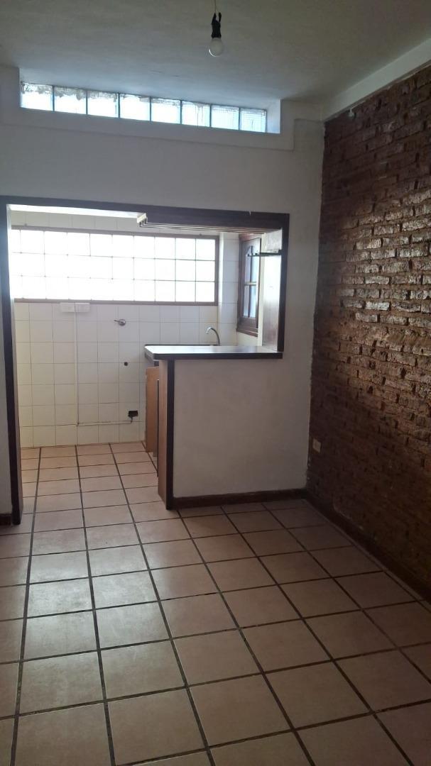 Foto de Casa sobre Av. San Martin a pocos mts de estacion Torcuato, imagen 4