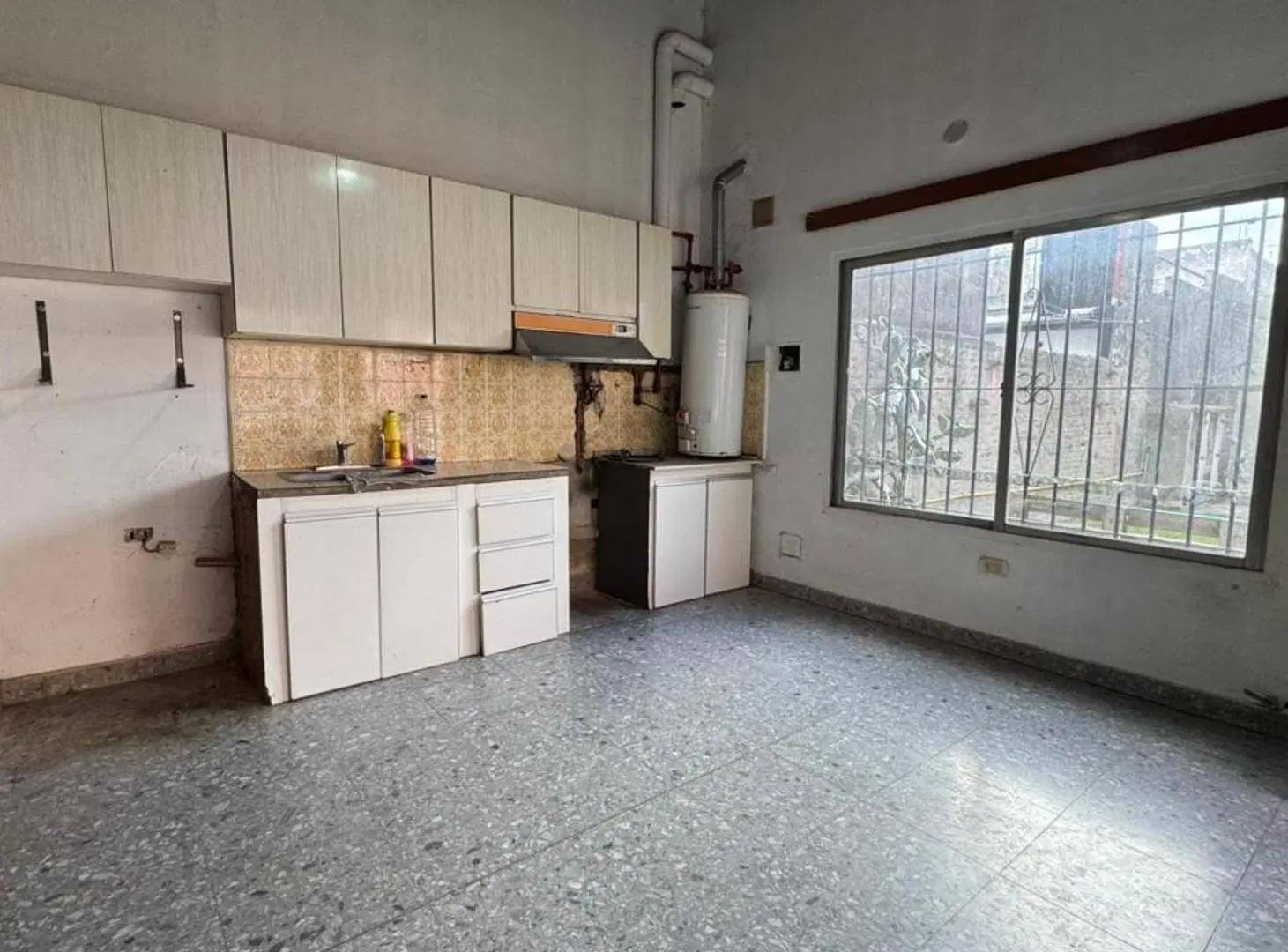 Excelente chalet al fondo sobre Av. San Martin! 4