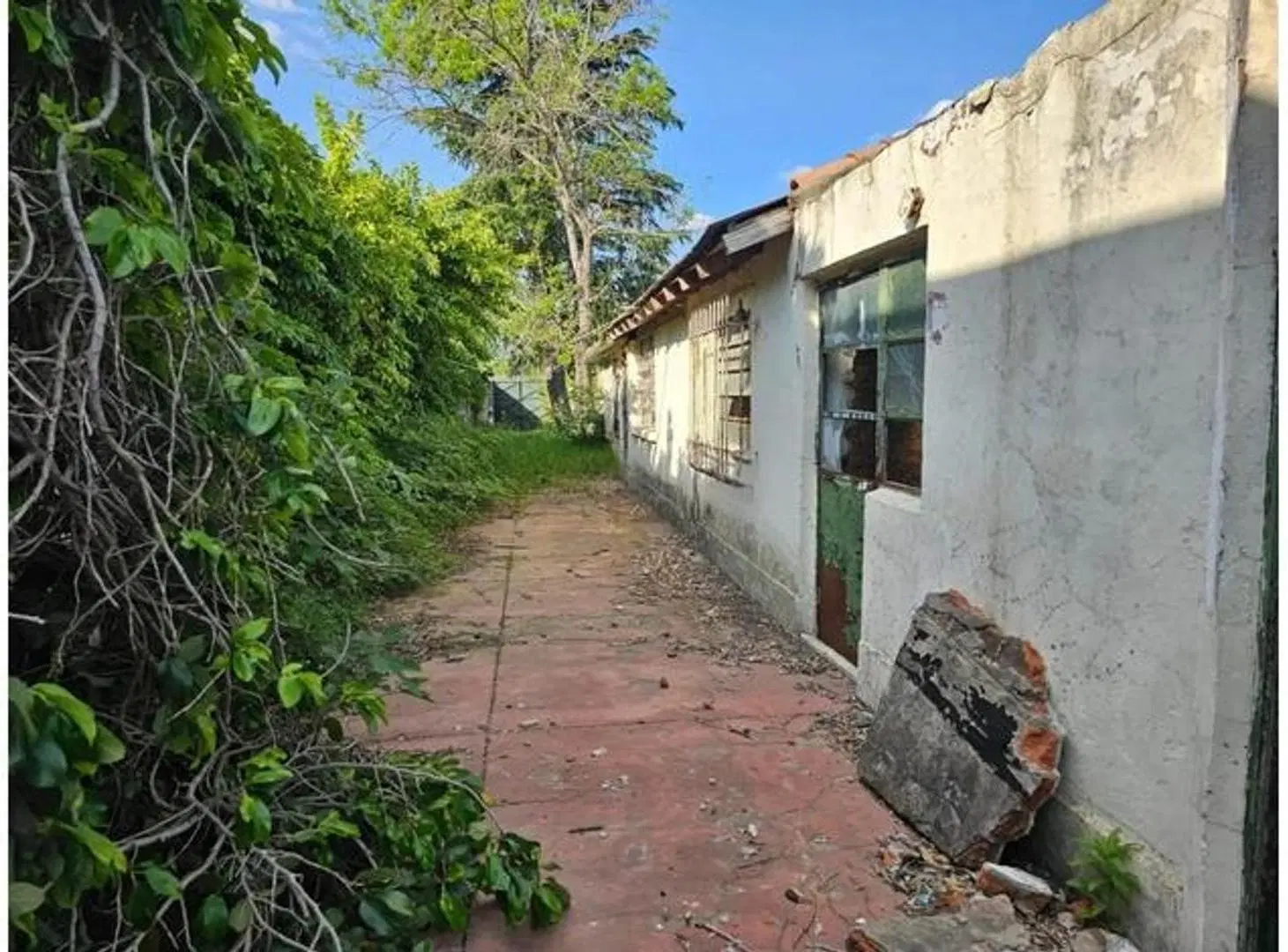OPORTUNIDAD INVERSORES - LOTE DE 670M2 CON VIVIENDAS 4