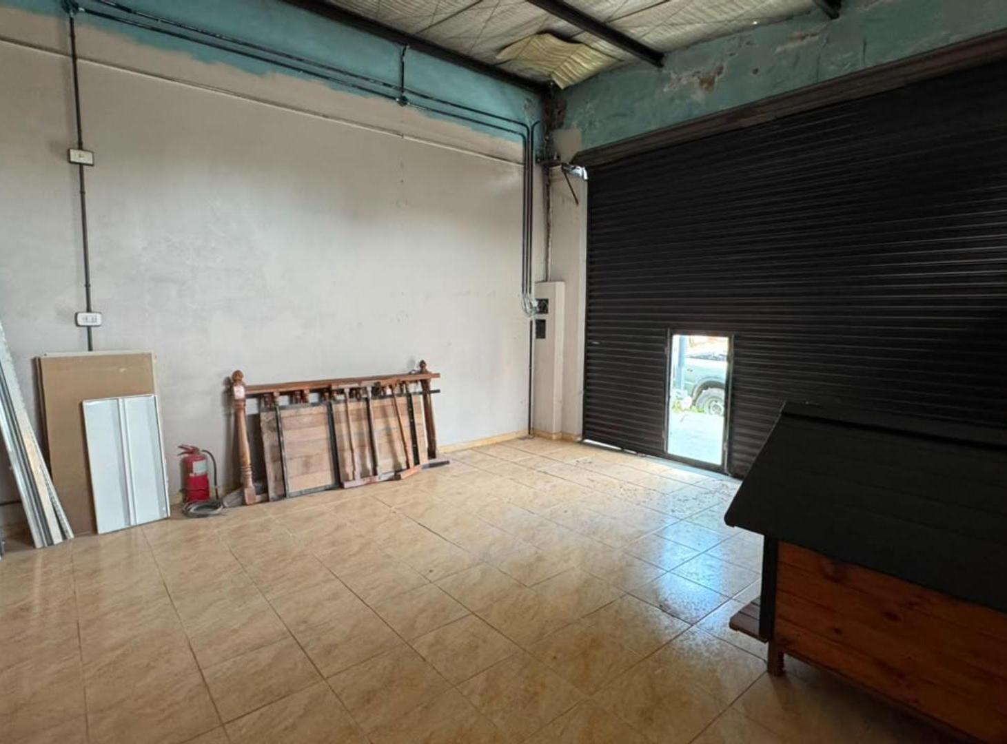 Foto de Impecable local con oficina de 66m2 - Pleno centro comercial, imagen 2