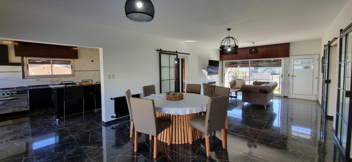 Casa Reciclada a Nueva en Barrio Residencial Costa Azul Sur 4