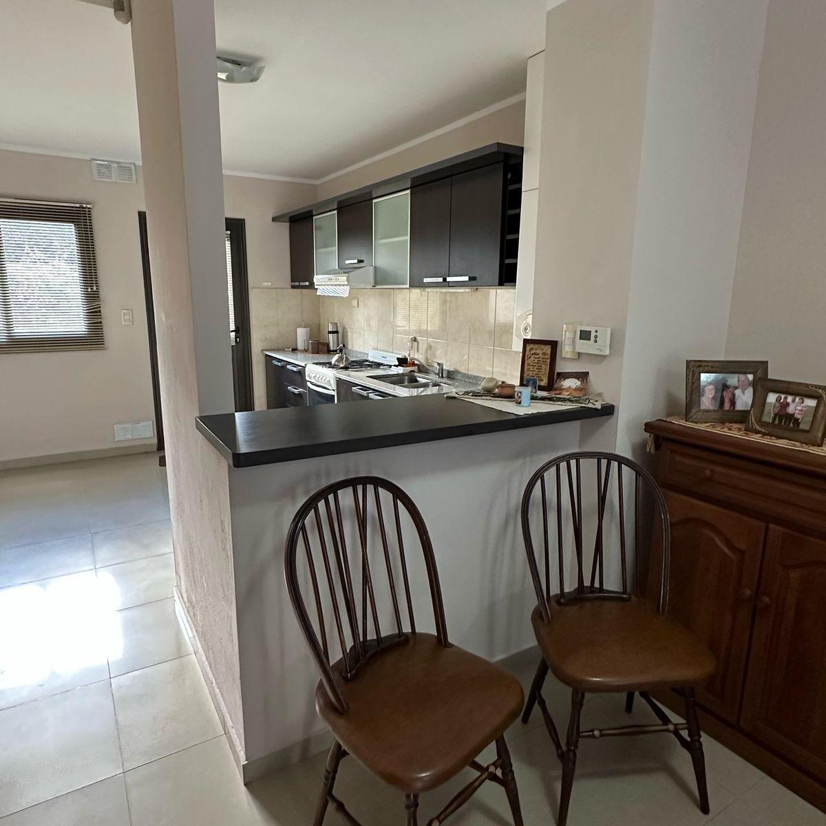 Departamento Duplex de 2 Dorm. en Complejo - B° Santa Rita 1