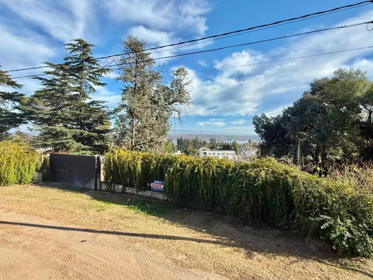 Terreno en venta en Barrio Costa Azul Norte con vista al lago 4
