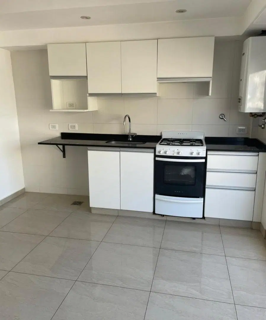Excelente Departamento 2 ambientes con balcon al frente 4