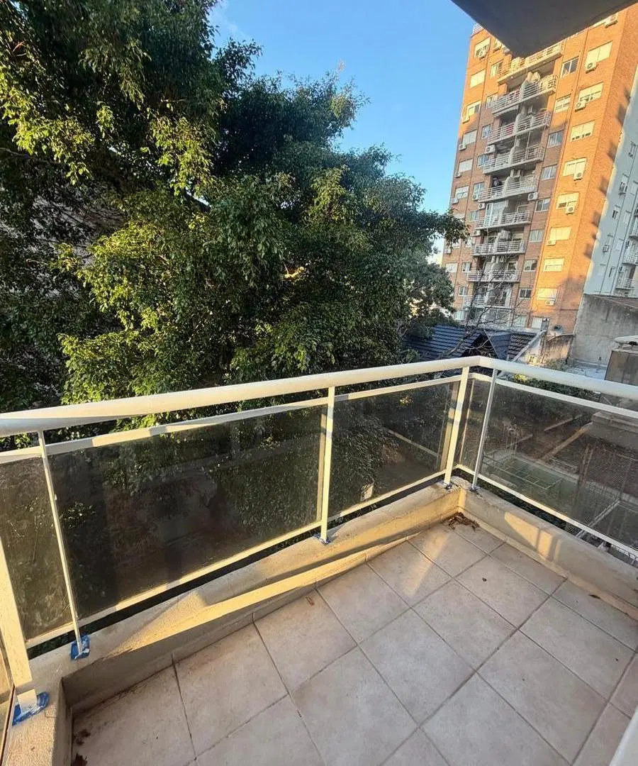Muy buen monoambiente con balcón 4