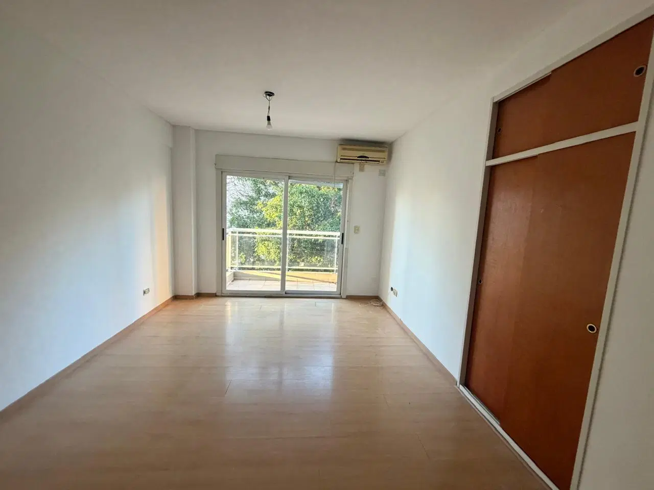 Muy buen monoambiente con balcón 3