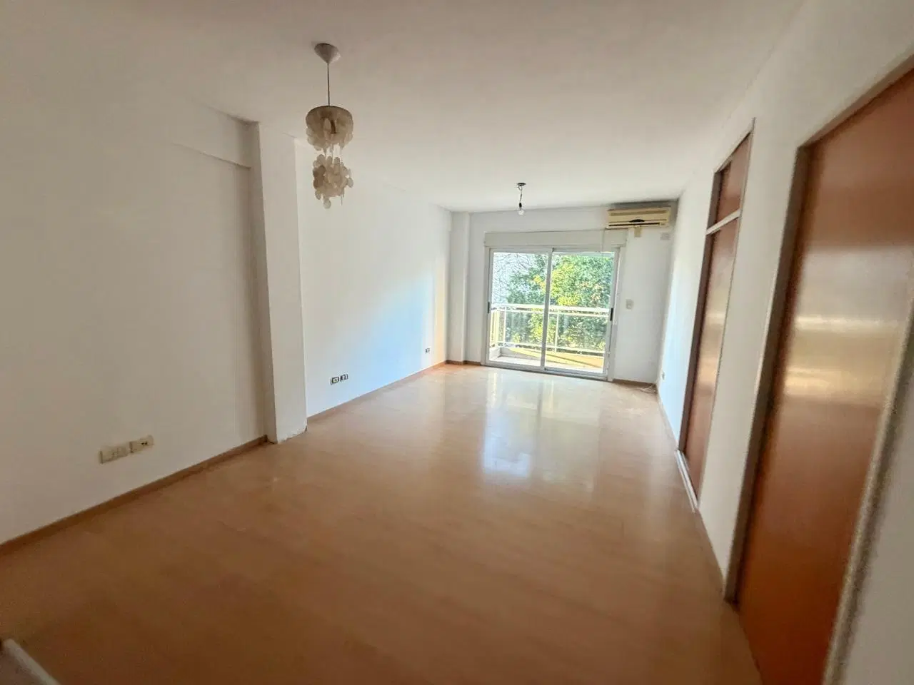 Muy buen monoambiente con balcón 2