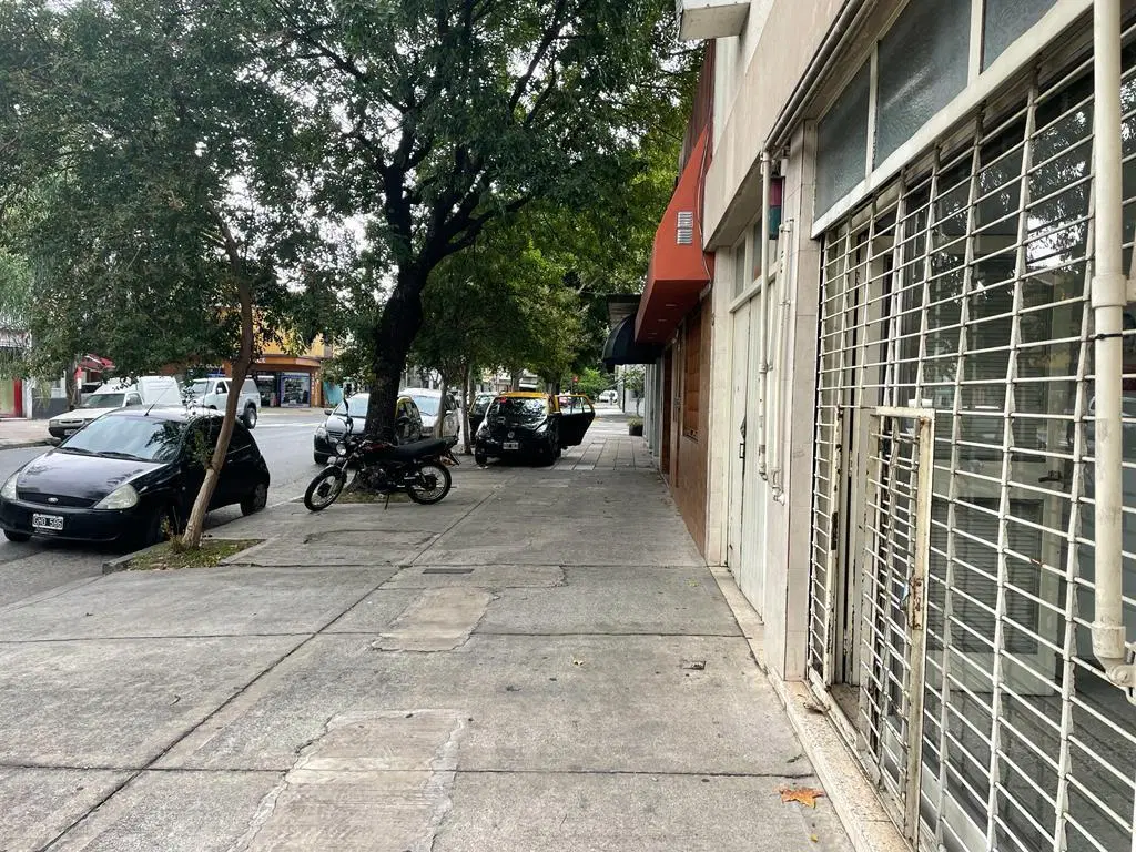 Local en zona comercial 7