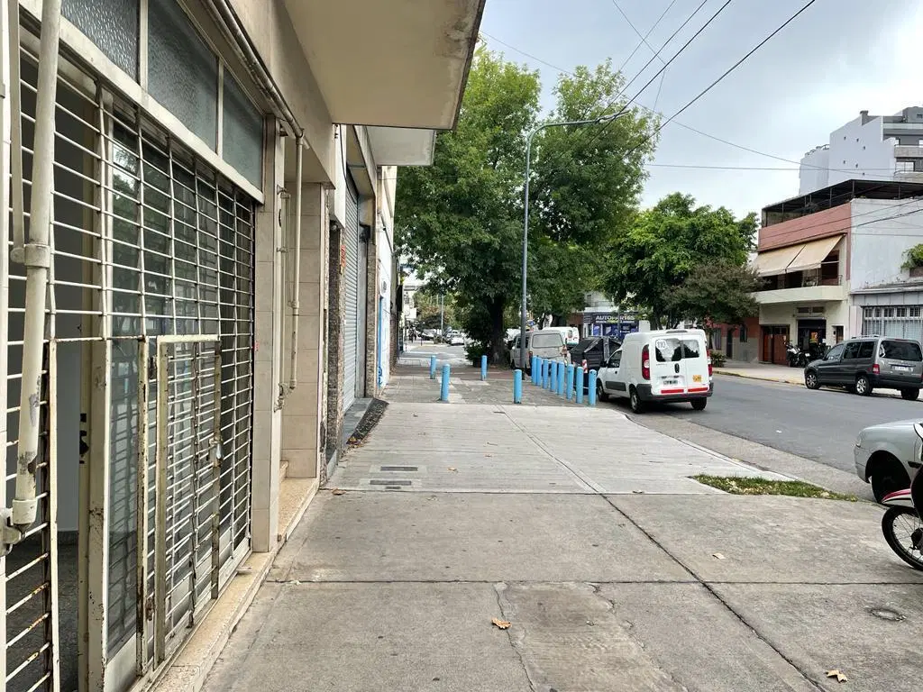 Local en zona comercial 3