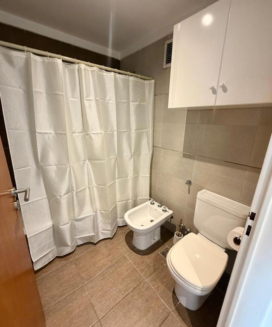 Foto de Semipiso de 2 amb con balcón aterrazado, baño en suite y toilette, imagen 3