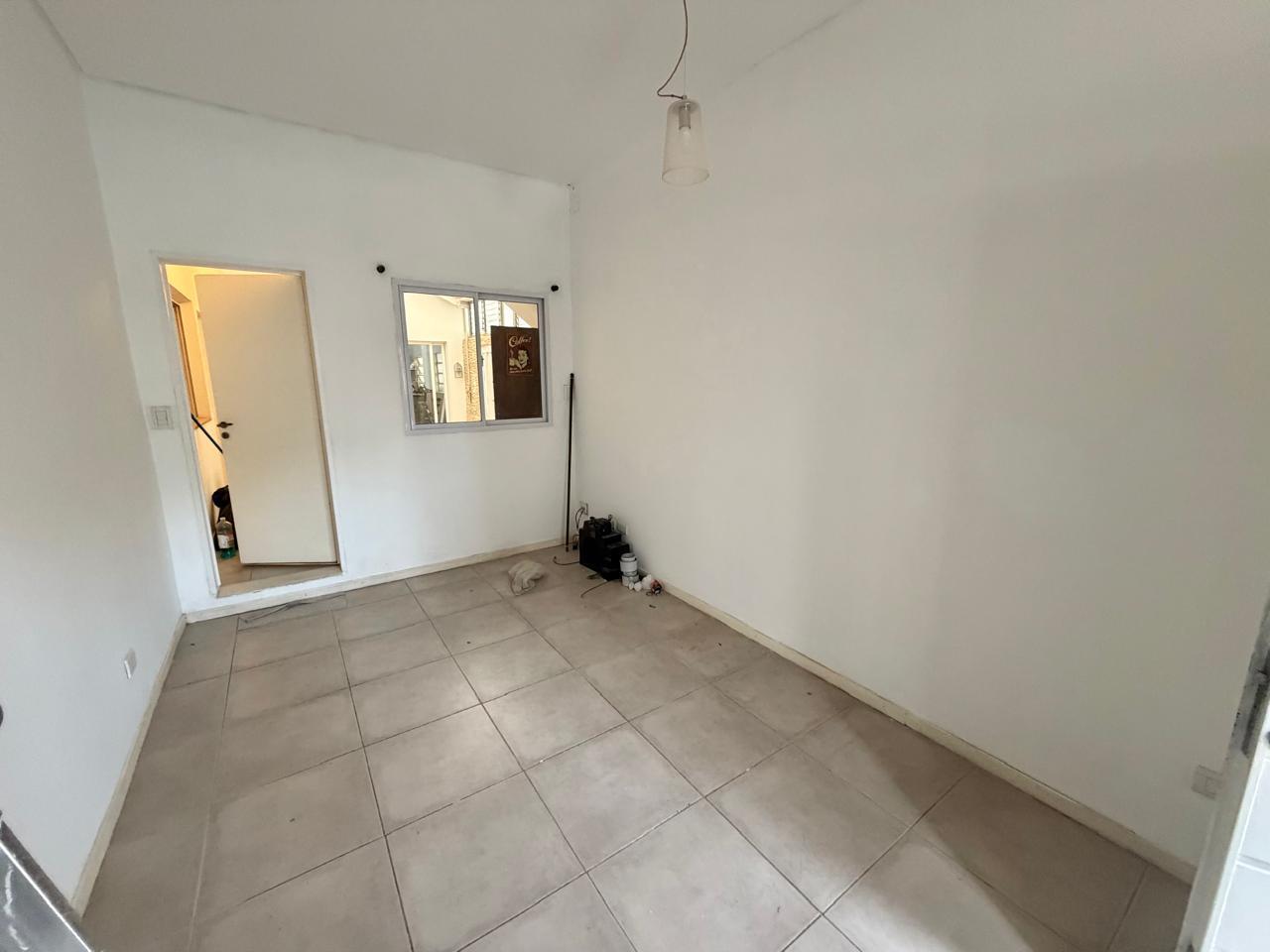 Foto de PH de 4 ambientes con patio y parrilla en planta baja, imagen 1
