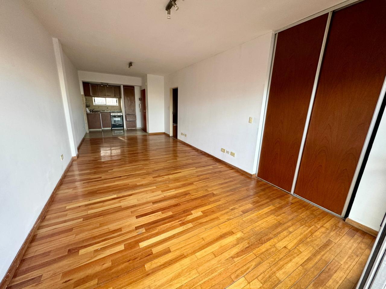 Foto de Amplio Monoambiente con balcón aterrazado, imagen 5
