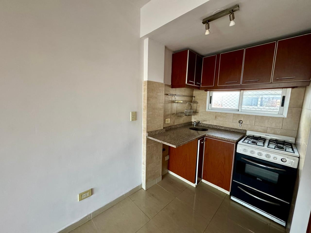 Foto de Amplio Monoambiente con balcón aterrazado, imagen 3
