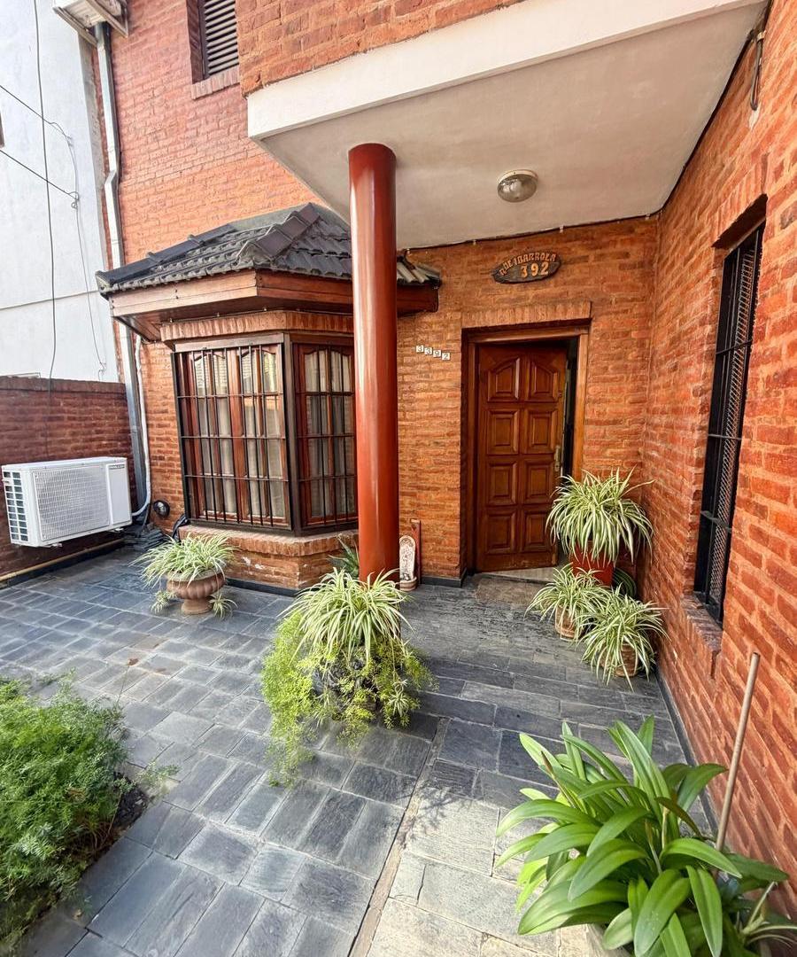 Foto de Excelente casa en Villa Devoto con cochera, quincho y parrilla, imagen 4