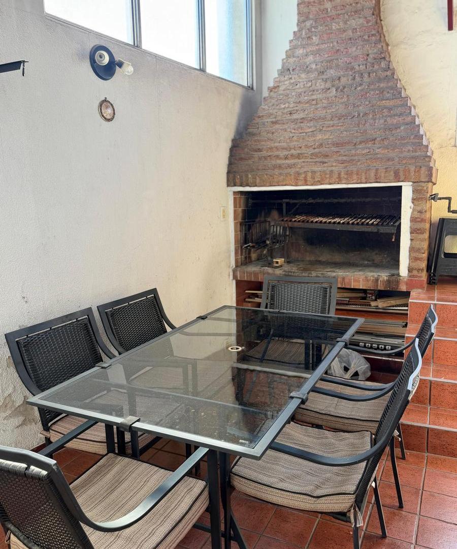 Foto de Excelente casa en Villa Devoto con cochera, quincho y parrilla, imagen 5