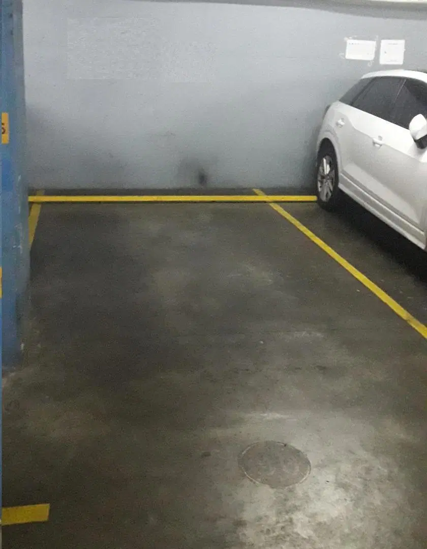 Se vende Cochera fija, cubierta, Seguridad 24hs 1